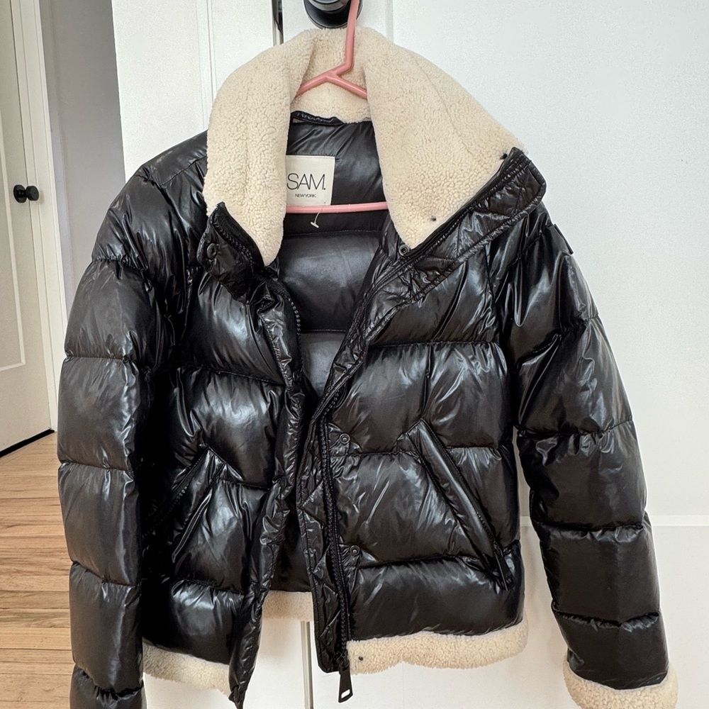 SAM. Black Puffer Jacket with Oversized Collar and Quilted Design